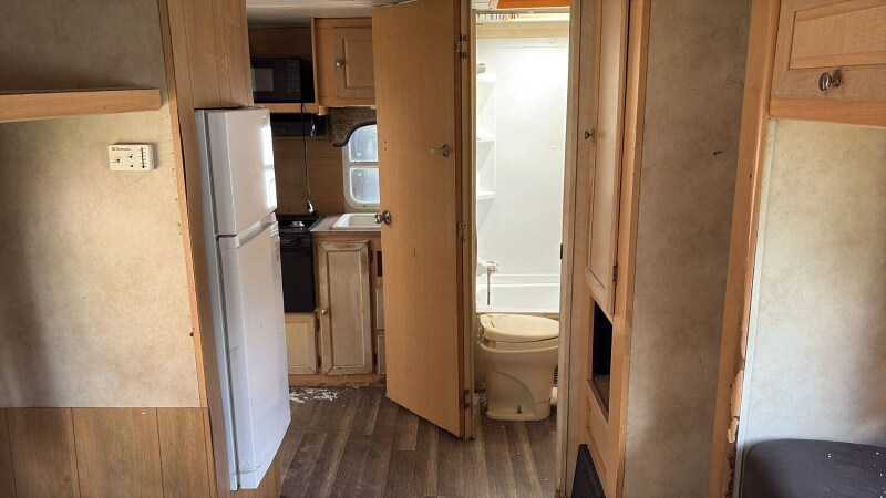 Building Photo - 622 N Beach St