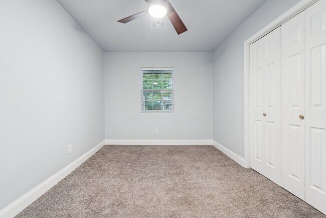 Building Photo - For Rent: Spacious 3-Bedroom, 2-Bath Home