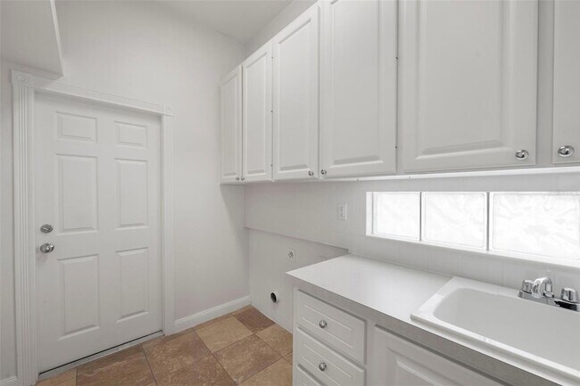 Building Photo - 5779 Wilena Pl