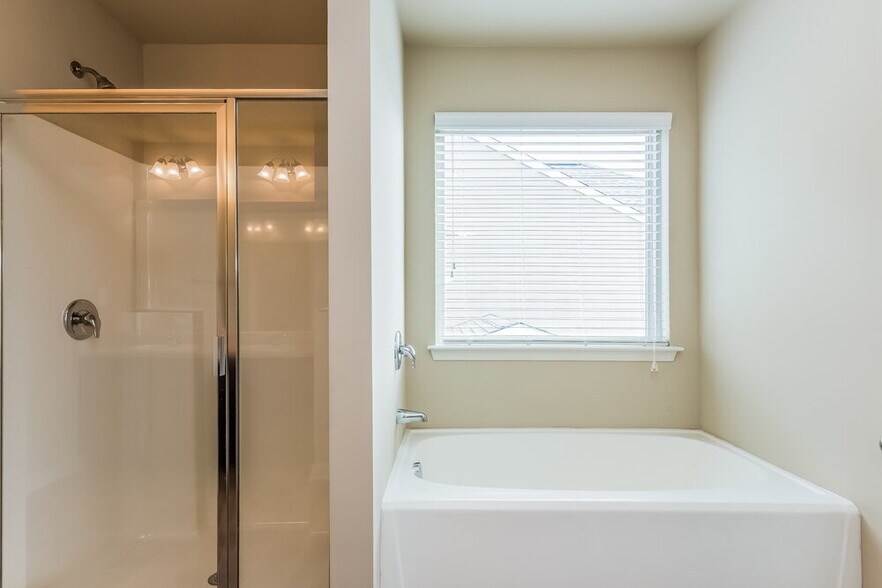 Building Photo - 258 Stillwood Dr
