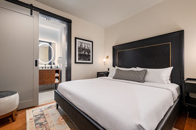 Building Photo - 1011 Canal St