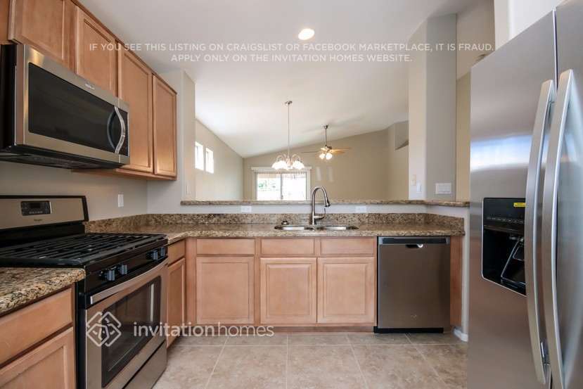 Building Photo - 364 S Bermuda Dr
