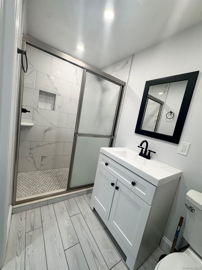 Building Photo - 221 US-9W