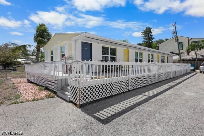 Building Photo - 407 Mango Ave