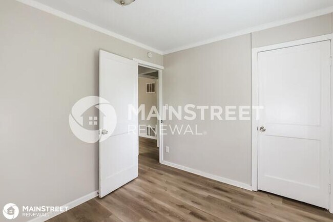 Building Photo - 4411 N Charlotte Street, Kansas City, MO 6...