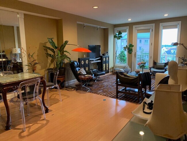 Building Photo - 101 Shearwater Ct E