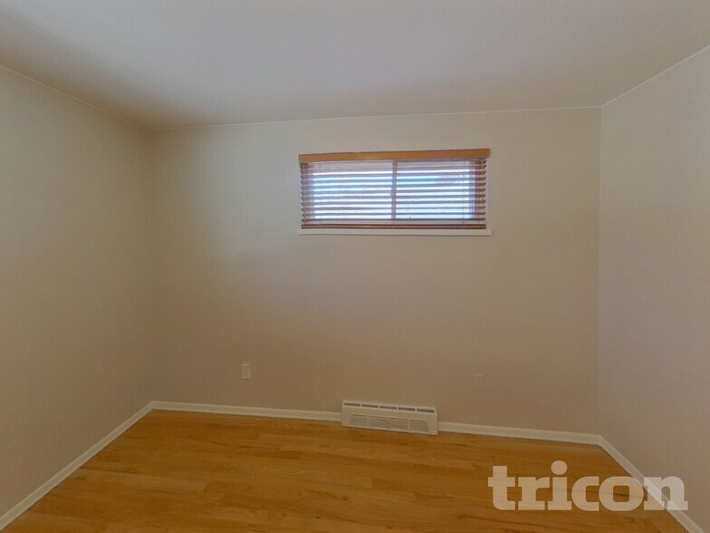 Building Photo - 2011 N Circle Dr