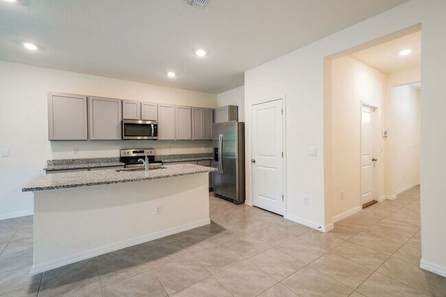 Building Photo - 11166 Crescent Deer Dr