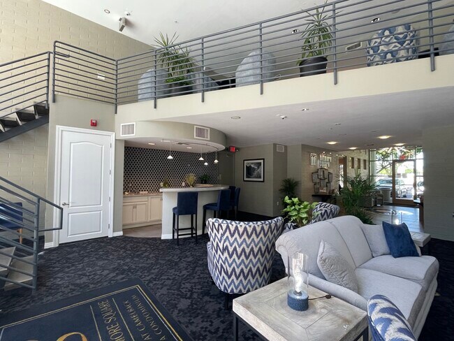 Building Photo - 1701 E Colter St