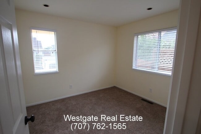 Building Photo - 1439 Morning Glory Dr