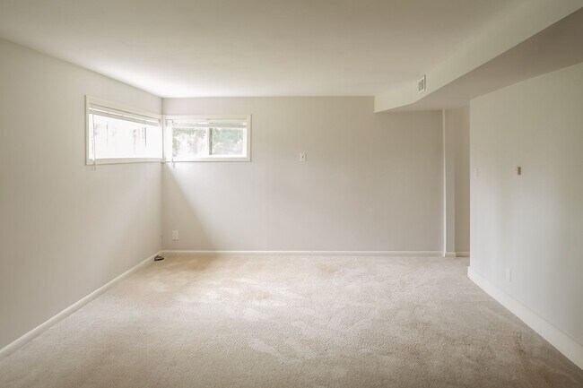 Building Photo - 7725 SW Miner Way