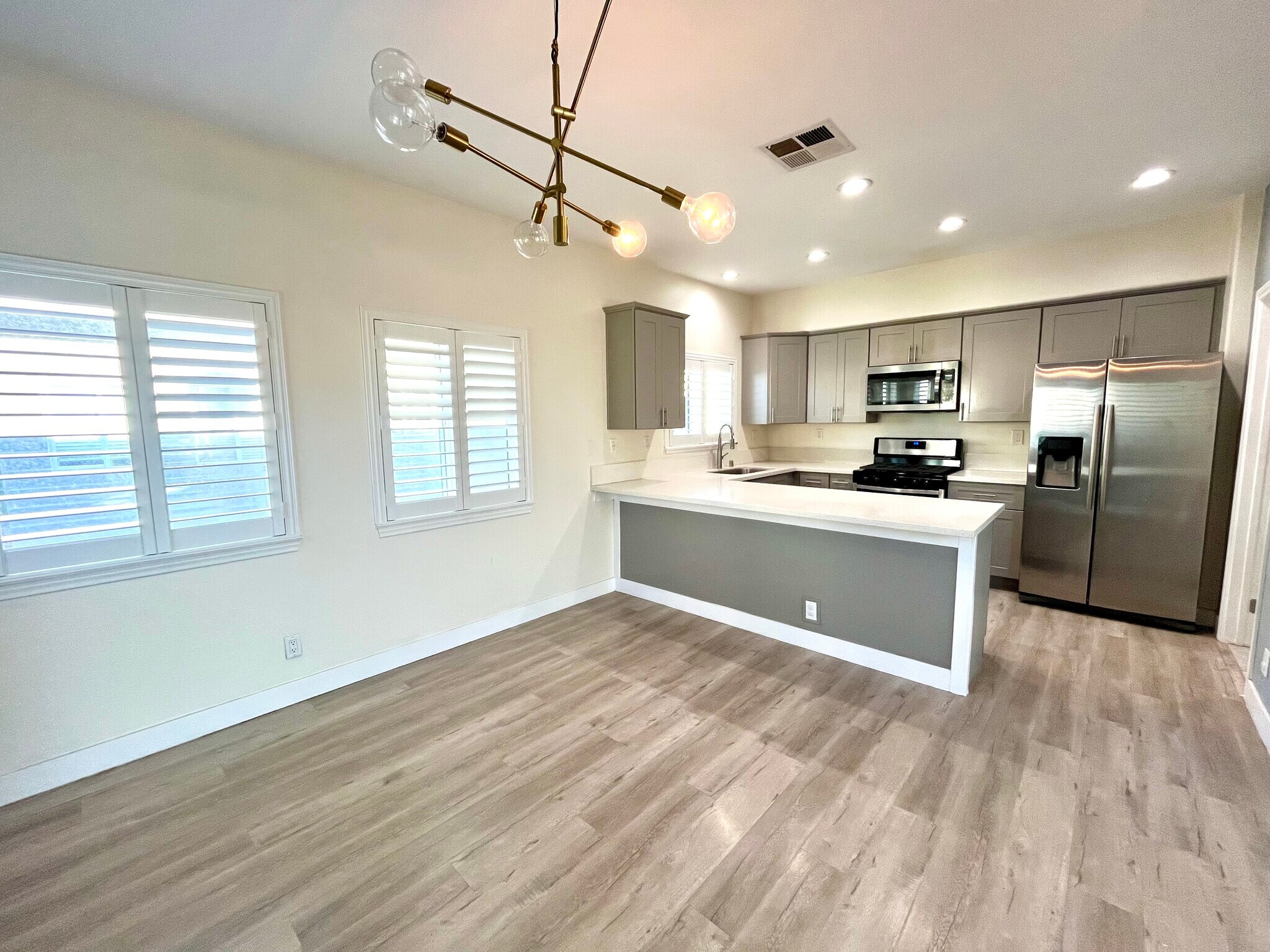 dining area to kitchen - 16619 Yukon Ave