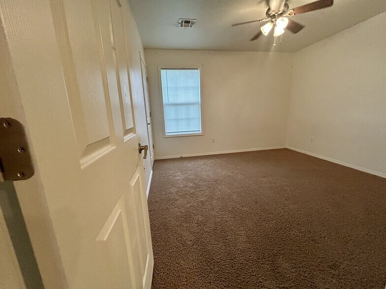 Building Photo - 63030 E 285 Ct