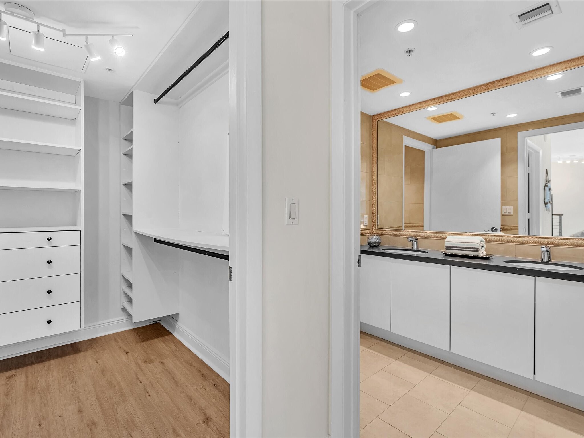 WALK IN CLOSET - 90 SW 3rd St