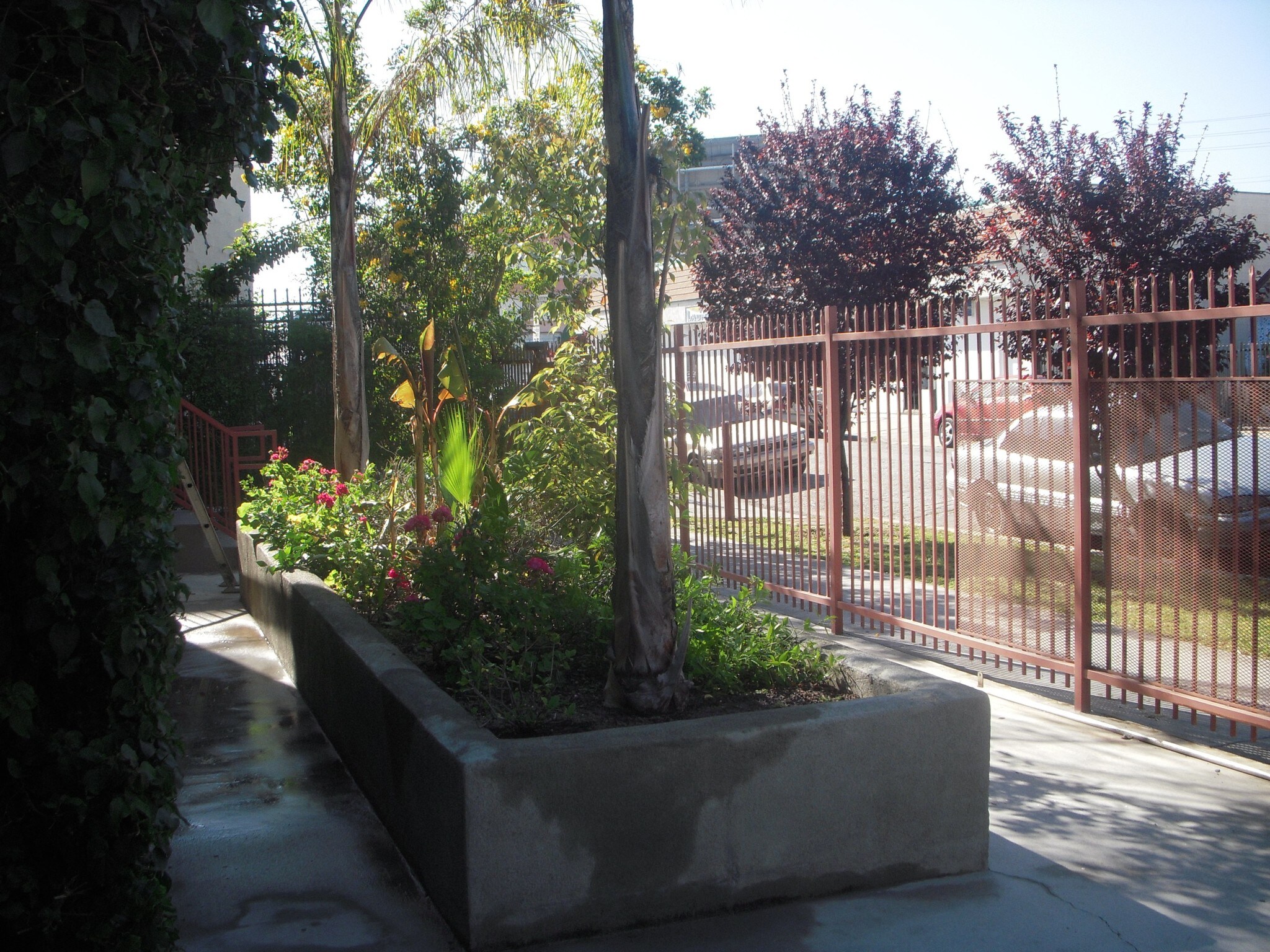 Building Photo - 6136 Eleanor Ave