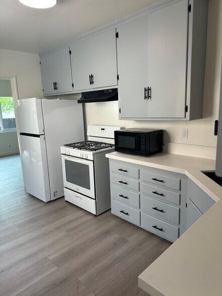 Building Photo - 205 W Palmer Ave