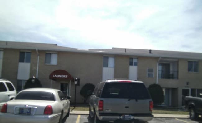 Building Photo - Colonial Crest Apartments
