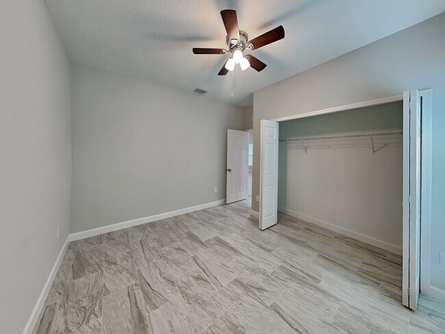 Building Photo - 1002 Dampierre Ct