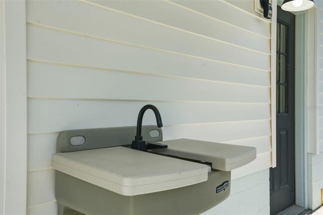 Building Photo - 759 Lantana Ave