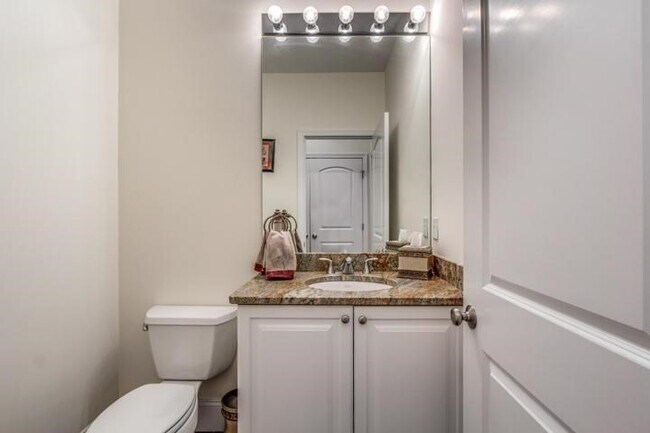 Building Photo - 142 Bigelow St