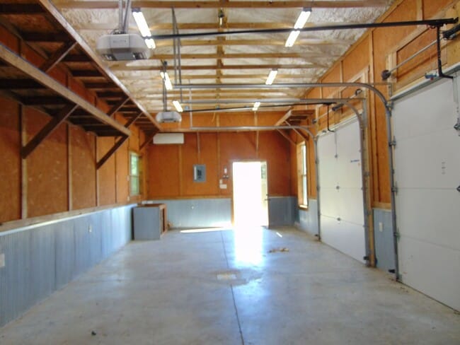 Building Photo - Majestic 3 Bed Mid MO Ranch!