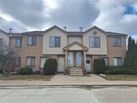 Building Photo - Condo living in Clinton Twp