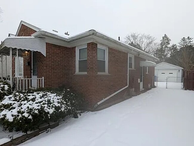 Building Photo - AMAZING HOME