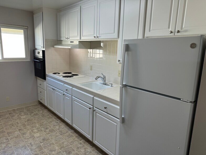 Building Photo - 2050 Latham St