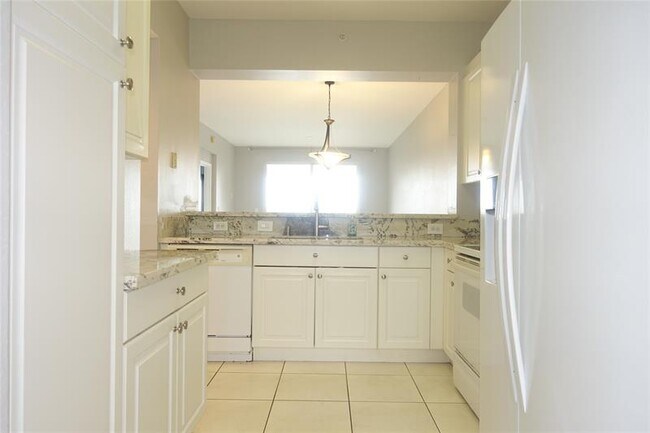 Building Photo - 7755 Yardley Dr