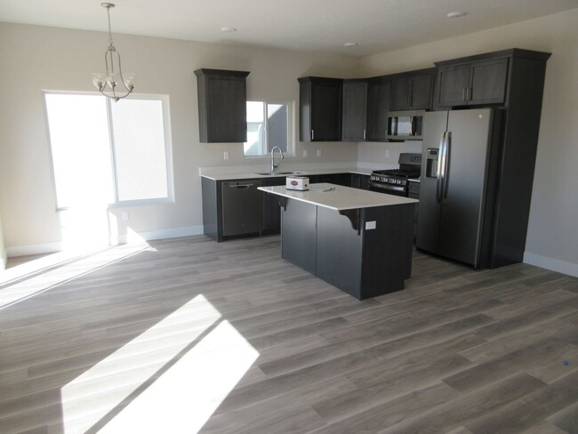 Building Photo - 4 bedroom - 2.5 Town home - Newer Construc...