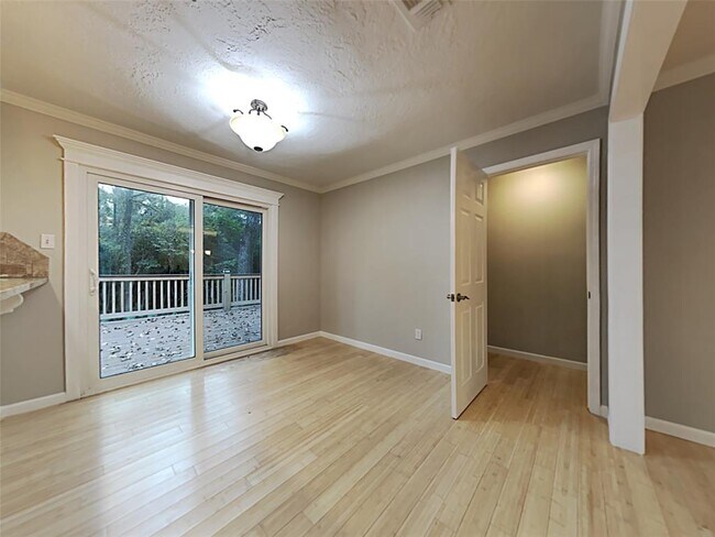 Building Photo - 11 Hickory Oak Dr