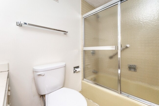 Building Photo - 404 Paradise Rd