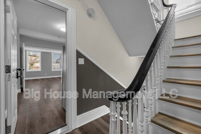 Building Photo - 1725 Hollins St