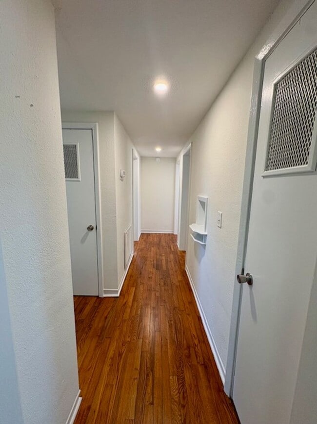 Building Photo - Fully Renovated Three Bedroom Condo 10 mins from MUSC - Off the Greenway!