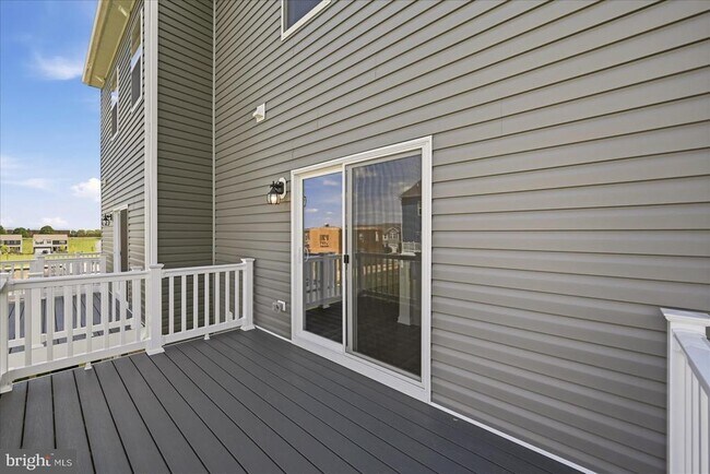 Building Photo - 122 Bowers St