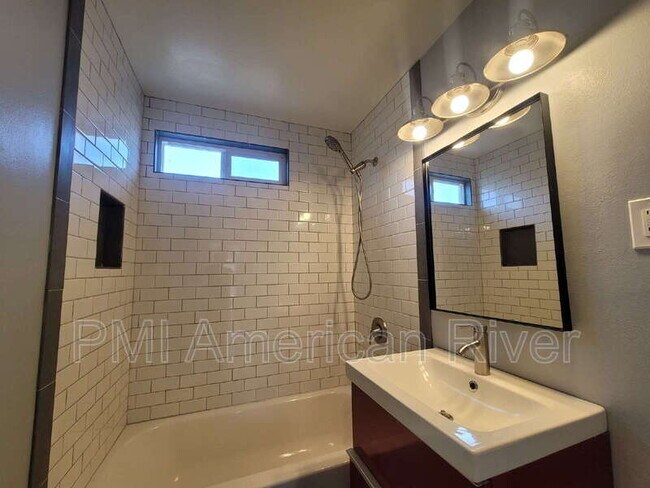 Building Photo - 881 Beardsley Dr