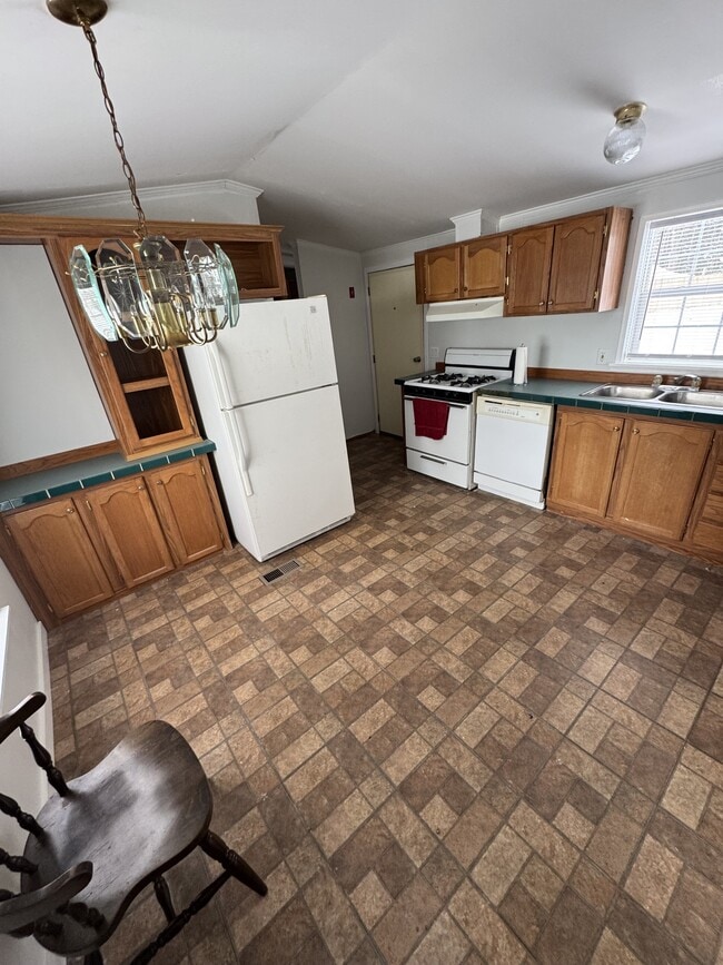 Building Photo - 189 Commercial St