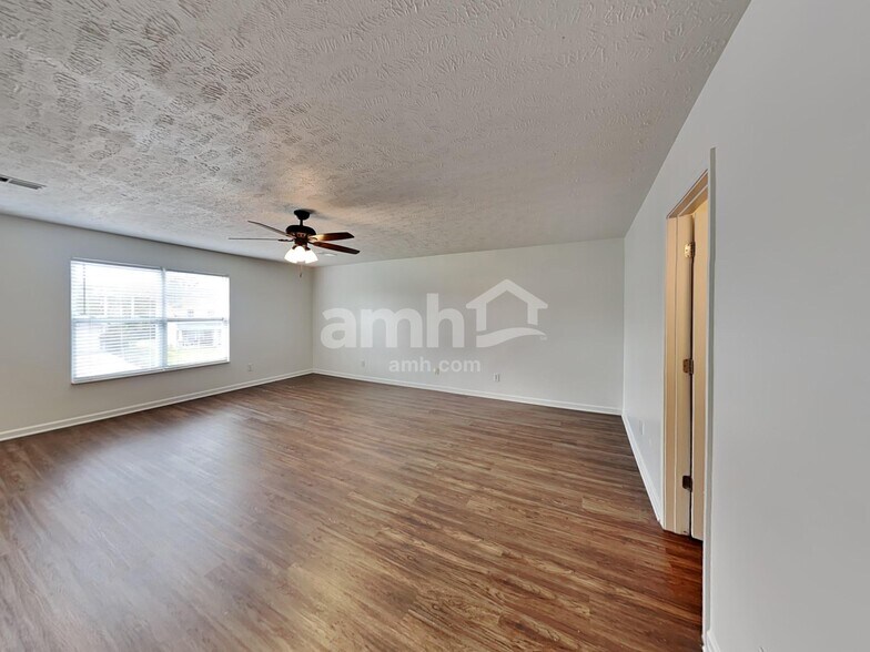 Building Photo - 604 Blossom Hill Dr