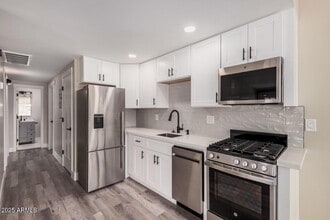 Building Photo - 3331 N 66th Pl