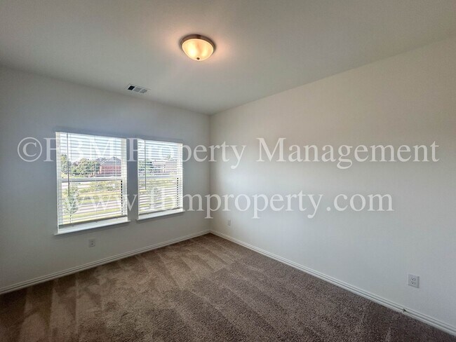 Building Photo - 1203 Doris May Dr