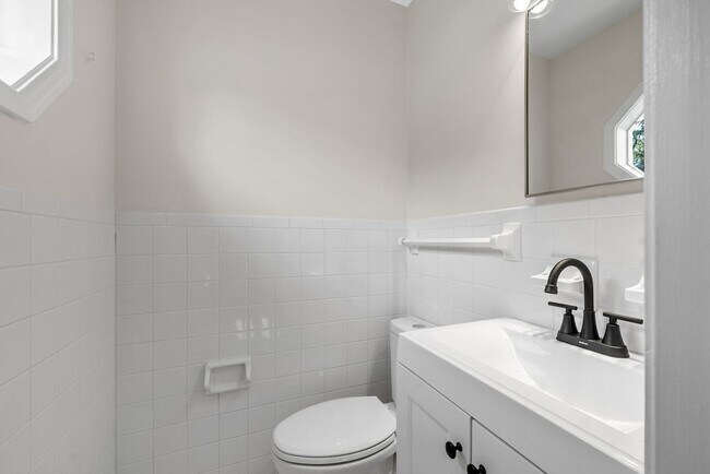 Building Photo - 3 Bedroom Pet Friendly Home For Rent with ...