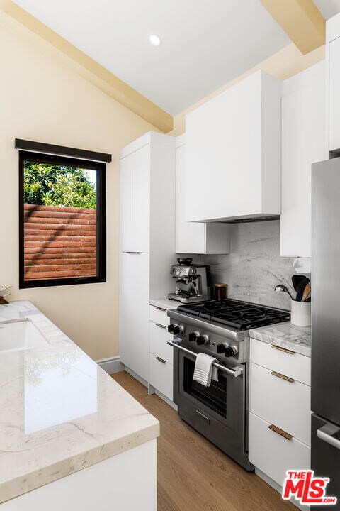 Building Photo - 1006 S Bundy Dr