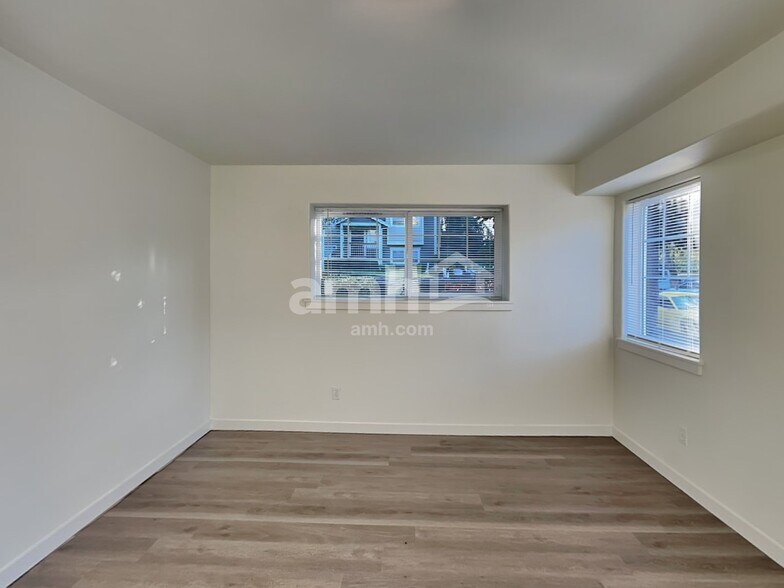 Building Photo - 7329 Rainier Dr