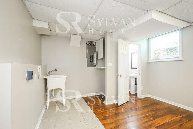 Building Photo - Spacious 4 bedroom updated home!