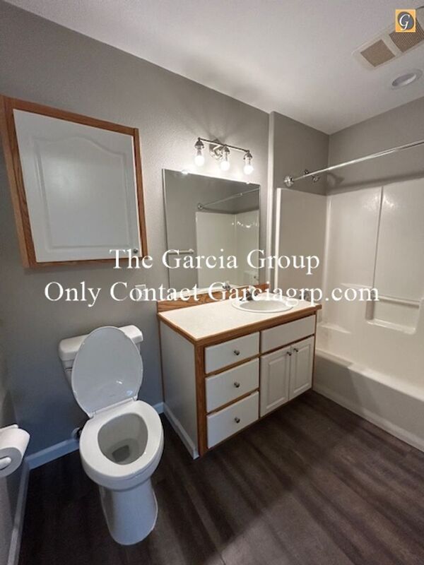 Building Photo - 13631 SE Oatfield Rd