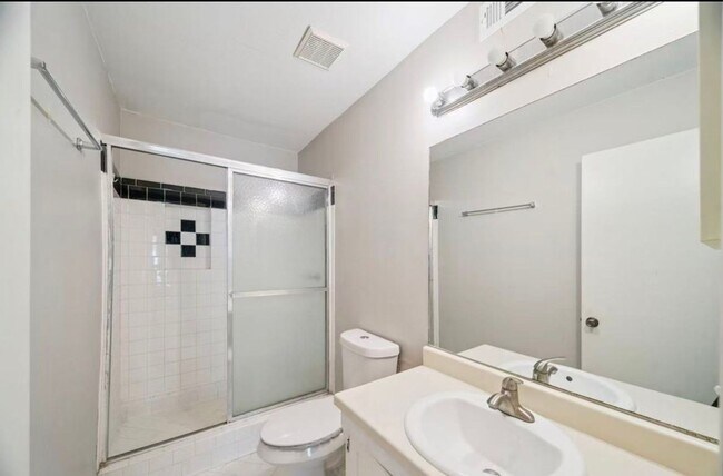 Building Photo - 4614 E 68th St