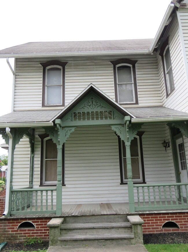 Building Photo - 124 E Main St