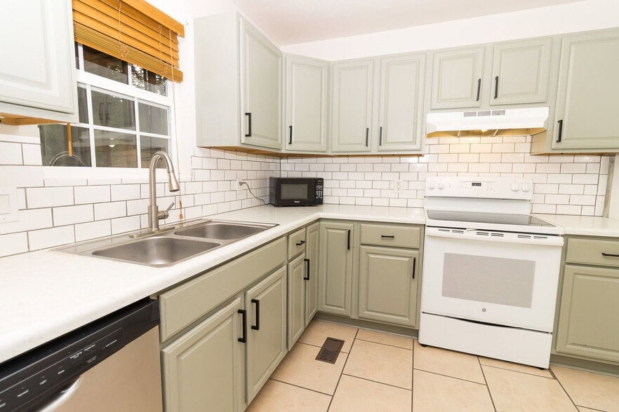 Building Photo - 9134 Westminister Cir Dr