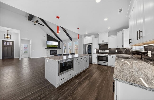 Building Photo - 1140 Hope St