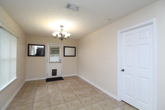 Building Photo - 3BR/2BA Gulf Breeze Brick Home in Oak Pointe with Vaulted Ceilings, Open Layout, Fenced Yard & La...